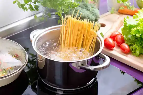 Cuisson des pâtes dans une casserole